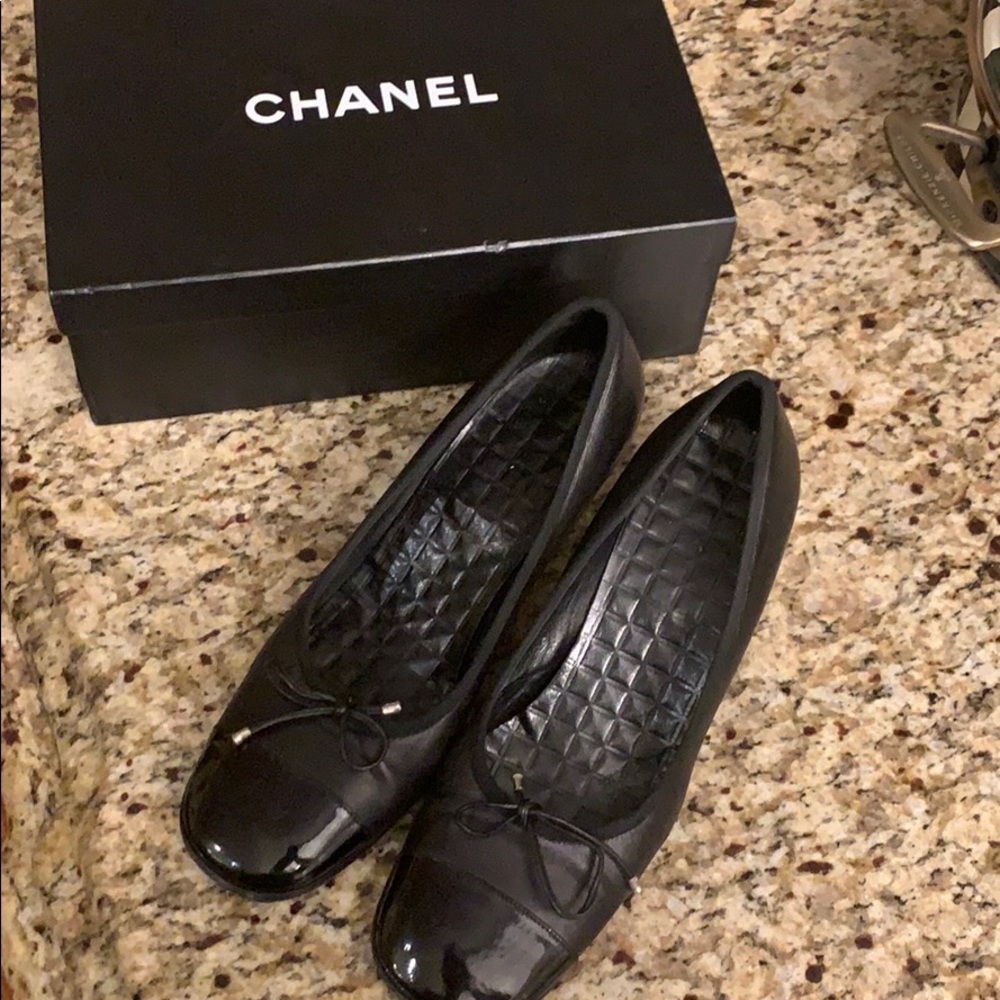 Vintage Chanel patent leather heels